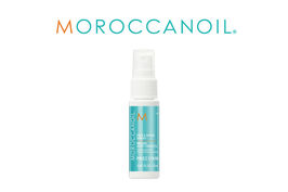 When you purchase Moroccan Oil products worth over ¥7,000, you will receive the following gifts